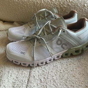 NWOB On Cloudflow in Aloe. Size 7.